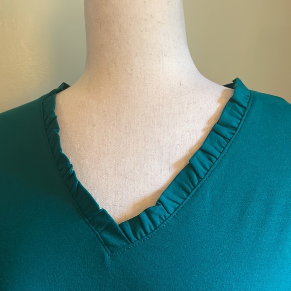 2X Lands End Ruffle V Neck Shirt EE43 6050 - Picture 2 of 6